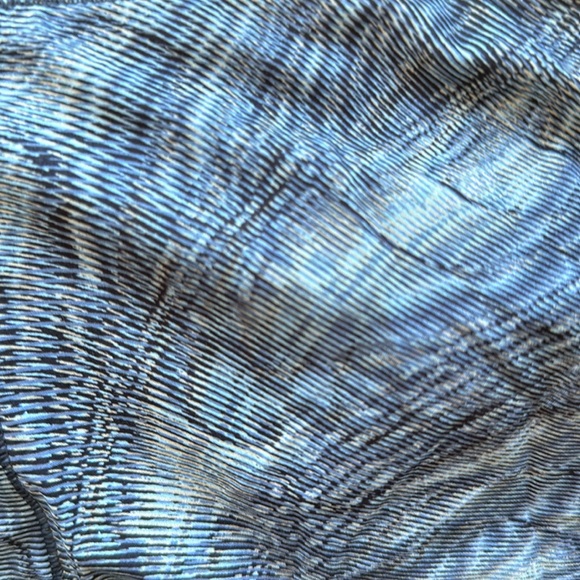 Lululemon Speed Up Shorts - Picture 6 of 7